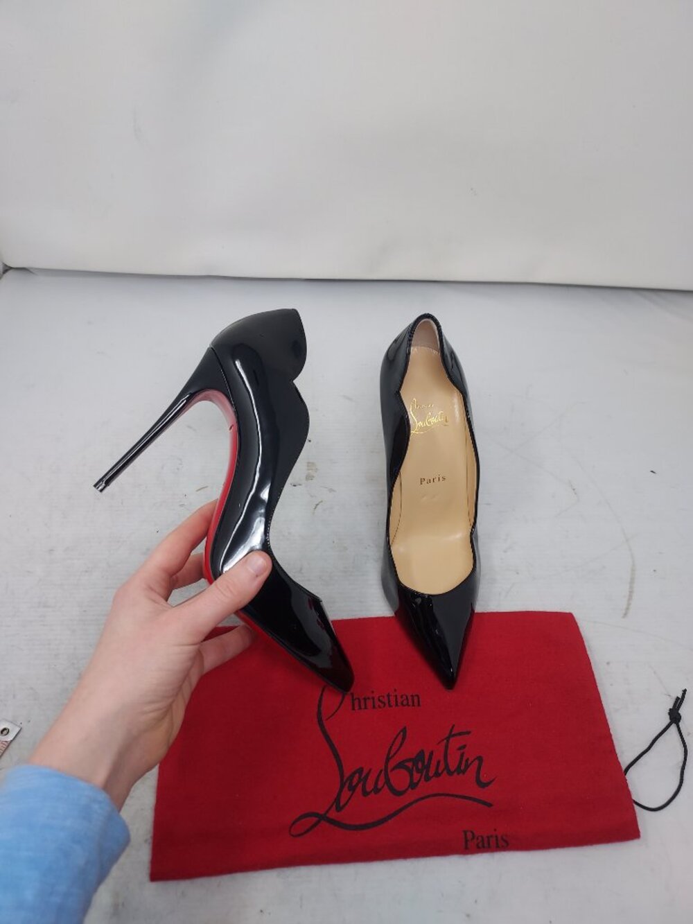 Christian Louboutin Black Hot Chick Scallop Patent Leather Pump Shoe